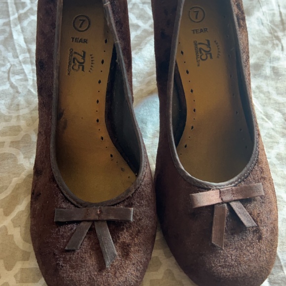Velvety mini heels - Picture 1 of 3